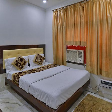 Family Hotel By Pg International Ню Делхи Екстериор снимка