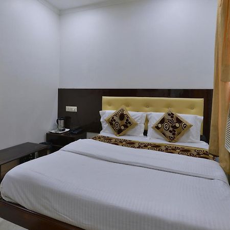 Family Hotel By Pg International Ню Делхи Екстериор снимка