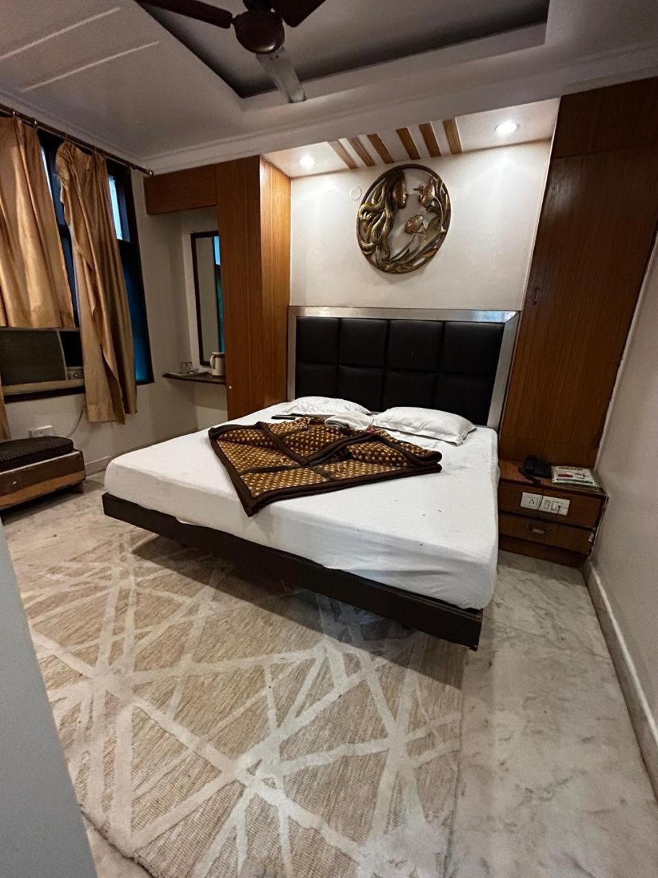 Family Hotel By Pg International Ню Делхи Екстериор снимка